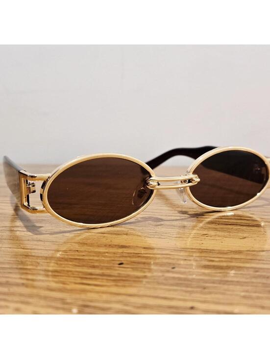 Accessories - 🖤 Black & gold vintage style sunglasses 🕶